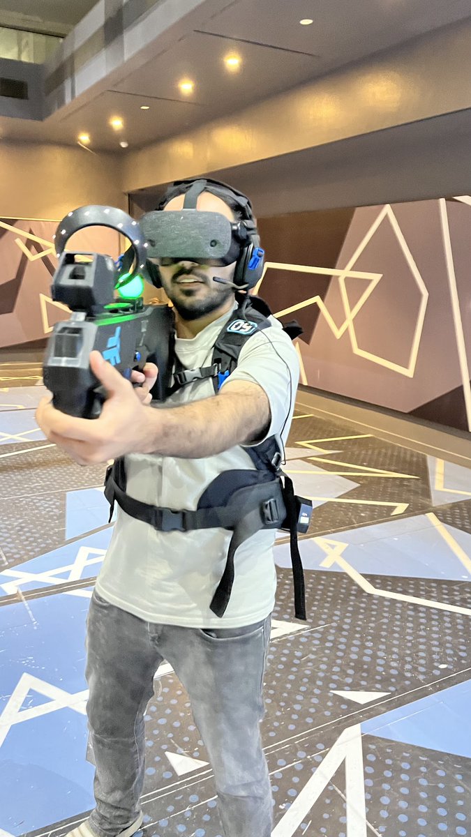 sanchit_designs's tweet image. Day 54: Law of Expectation (Part 3) 👀

Virtual reality, real expectations! This law applies to VR too. Meeting user assumptions creates immersive experiences. 

🕶️ Ex: VR gaming adhering to user&apos;s natural instincts for a more intuitive gameplay. #UXLaws #VR #ImmersiveDesign