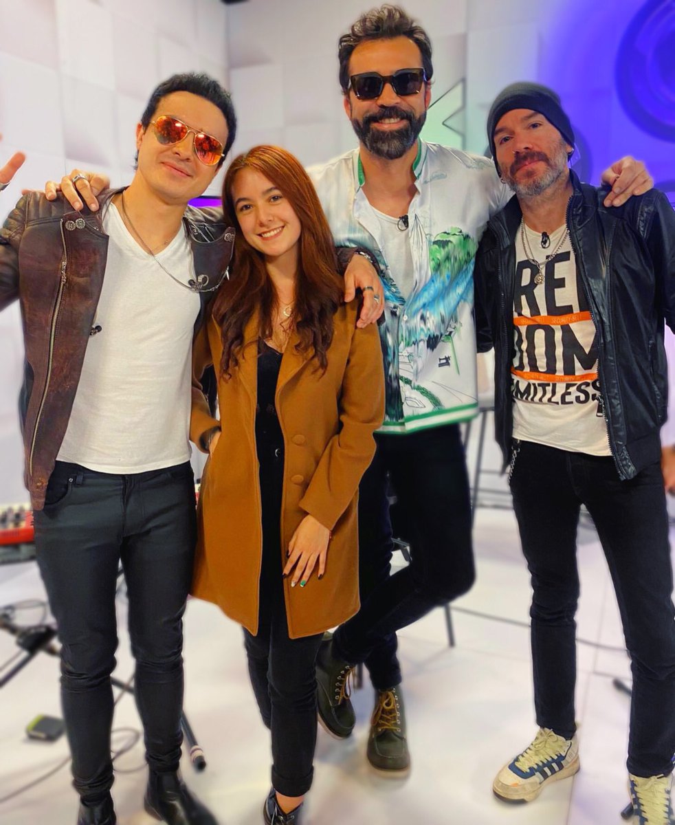 DaniCruzFranco's tweet photo. Sin duda los mejores @TheMillsBand 🖤
¡Gracias @Bako_music, @dizeemills, @mrcharryman y @CanalTreceCO! #Inboxtrece https://t.co/f89pdFmFMD