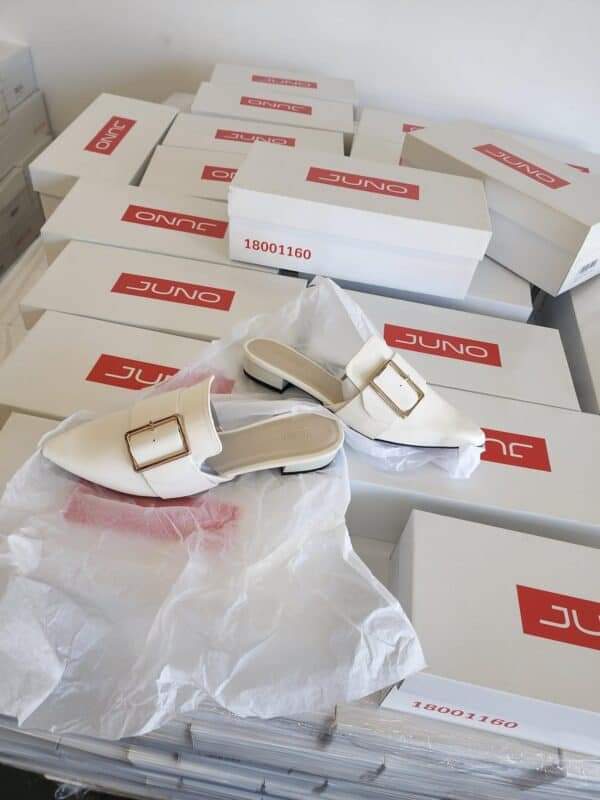 bulk_liquidator's tweet image. Overstock women shoes and sandles. All items are brand new and in their original box. 260 pairs per pallet 

We have 30 pallets available.
$750 per pallet 

Call or message (330) 249-1659

Available on our website 👇bulkliquidators.store/index.php/prod…