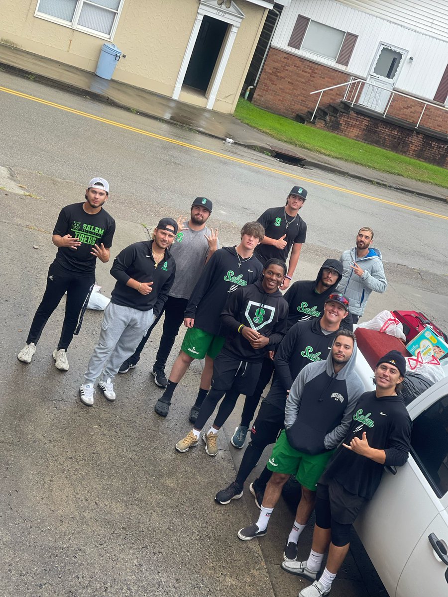 SalemBSBL's tweet photo. Day in the life of a Salem Tiger 🐅:

✅Morning lift
✅Community service
✅Scrimmage

#ControlThePace
#TheStandard https://t.co/c0RGjzygKy