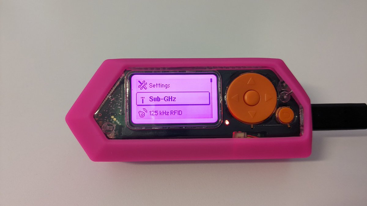 positronrelay's tweet photo. I dood it! 

I finally managed to mod my Flipper Zero, renamed Krash, with the custom clear case recently dropped by the community (ordered from PCBWAY), and an RGB backlight mod from Astrowave.

Additionally, I also finally got my Pwnagotchi working and assembled,  MyLilPwny. https://t.co/dBikmWB4nO
