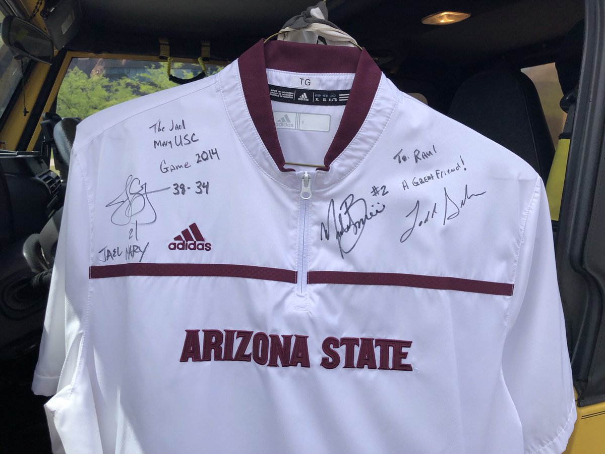 RaulMonreal's tweet photo. @JordanSimone38 That game is unforgettable and Coach Graham gifted me the pullover he wore that night… CTG, Jalen and Berco all signed it!!! 🔱 https://t.co/nP5Ay4LOy6