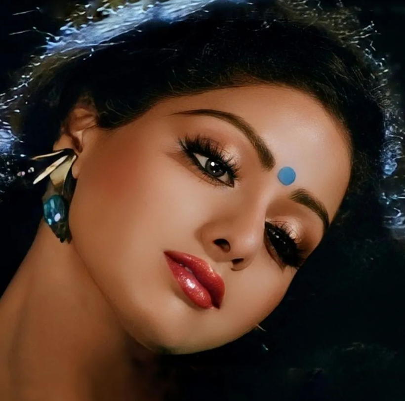 SrideviKapoor's tweet photo. Sridevi on set, Sridevi in the film Mr.India
That iconic blue chiffon...
#Sridevi
#MrIndia
#BlueSari https://t.co/LRqgSnqh9p