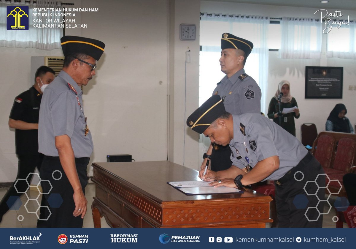 rutan_tanjung's tweet photo. Kakanwil Kemenkumham Kalsel Saksikan Sertijab Kepala Kanim Banjarmasin, M. Syafwan Jadi Plt. Kakanim Banjarmasin - Ramdhani Promosi Sebagai Kadivim Bengkulu
@Kumham_Kalsel
#KumhamKalsel
#FaisolAli
Kanwil Kemenkumham Kalsel
Faisol Ali https://t.co/tdtPcSuRDh