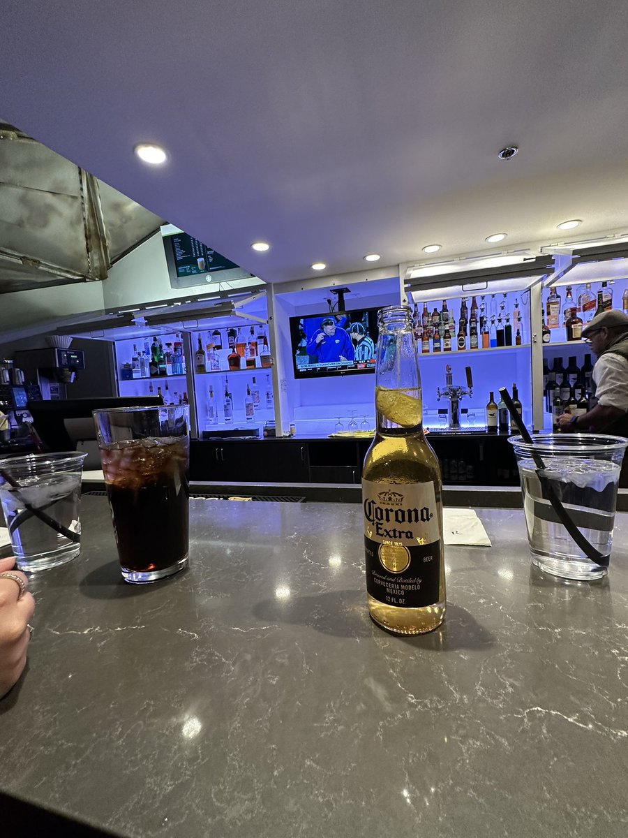 IssaLoop's tweet image. #ImNotLeaving