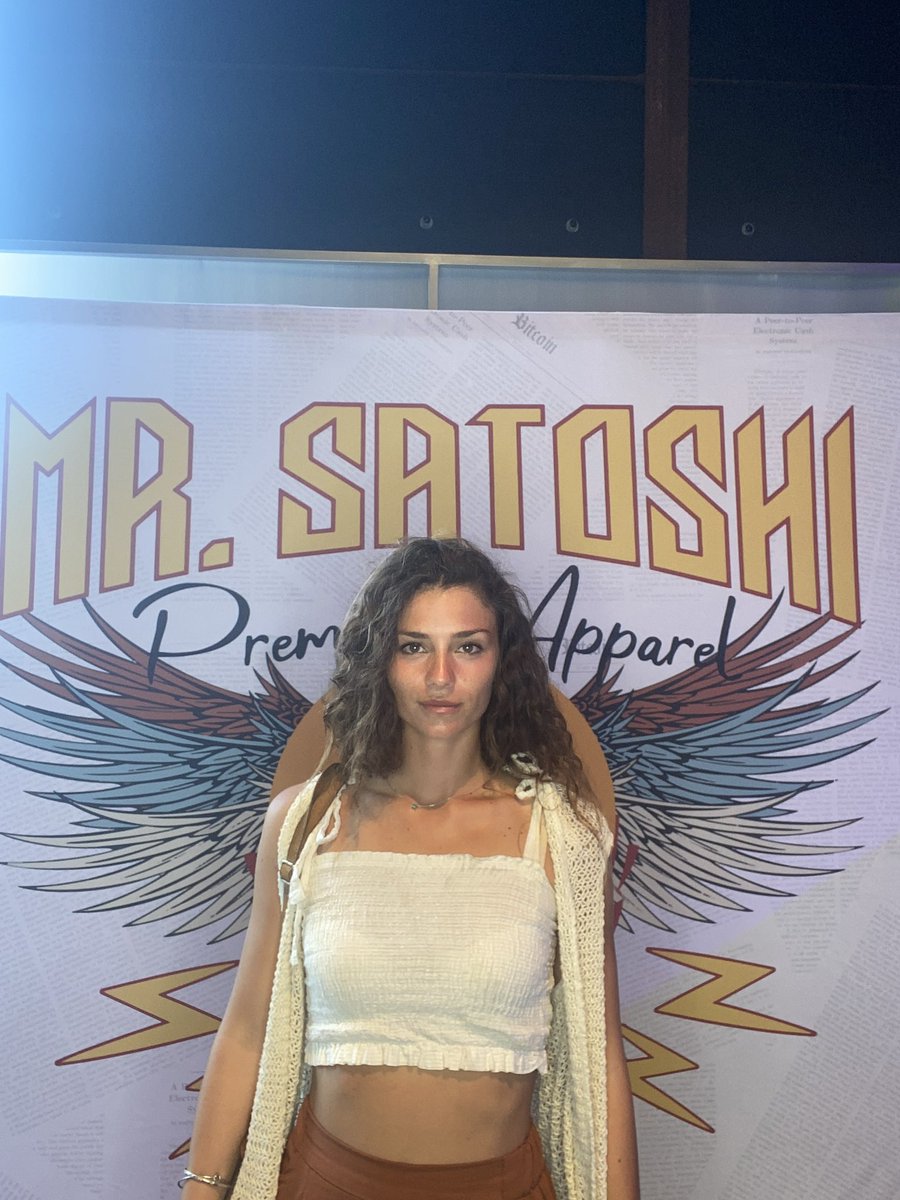 thepaulosophy's tweet photo. Photo dump @pacificbitcoin 

@laurainbloom is now on twitter.  

Shot needs work.  

Awesome event @Swan 🙌🙌🙌 https://t.co/i5lLQ0lSrB