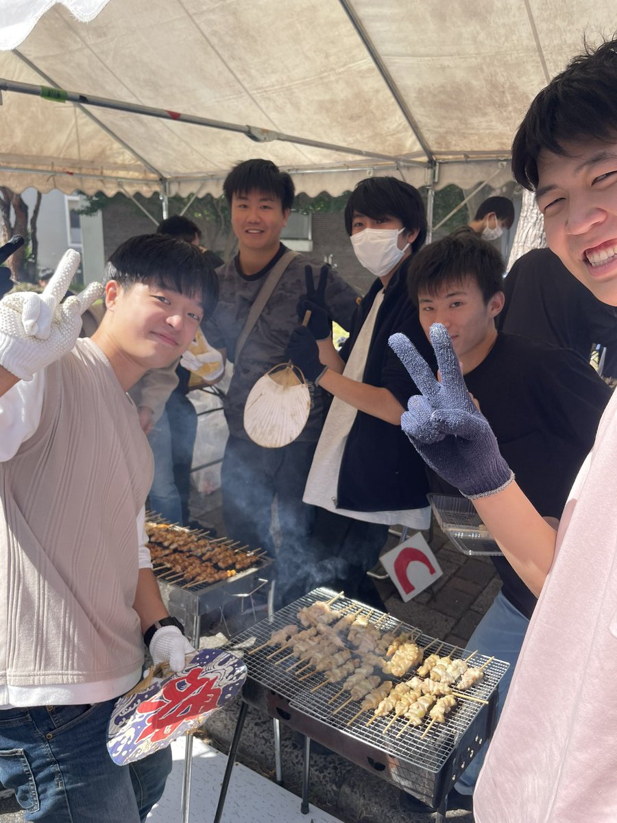 toridaikendo's tweet photo. 剣道部運営の鳥士族！風紋祭初日好調です！正門から入って工学部等までの道で営業しています！是非お買い上げください！ https://t.co/tdHkO3RN15