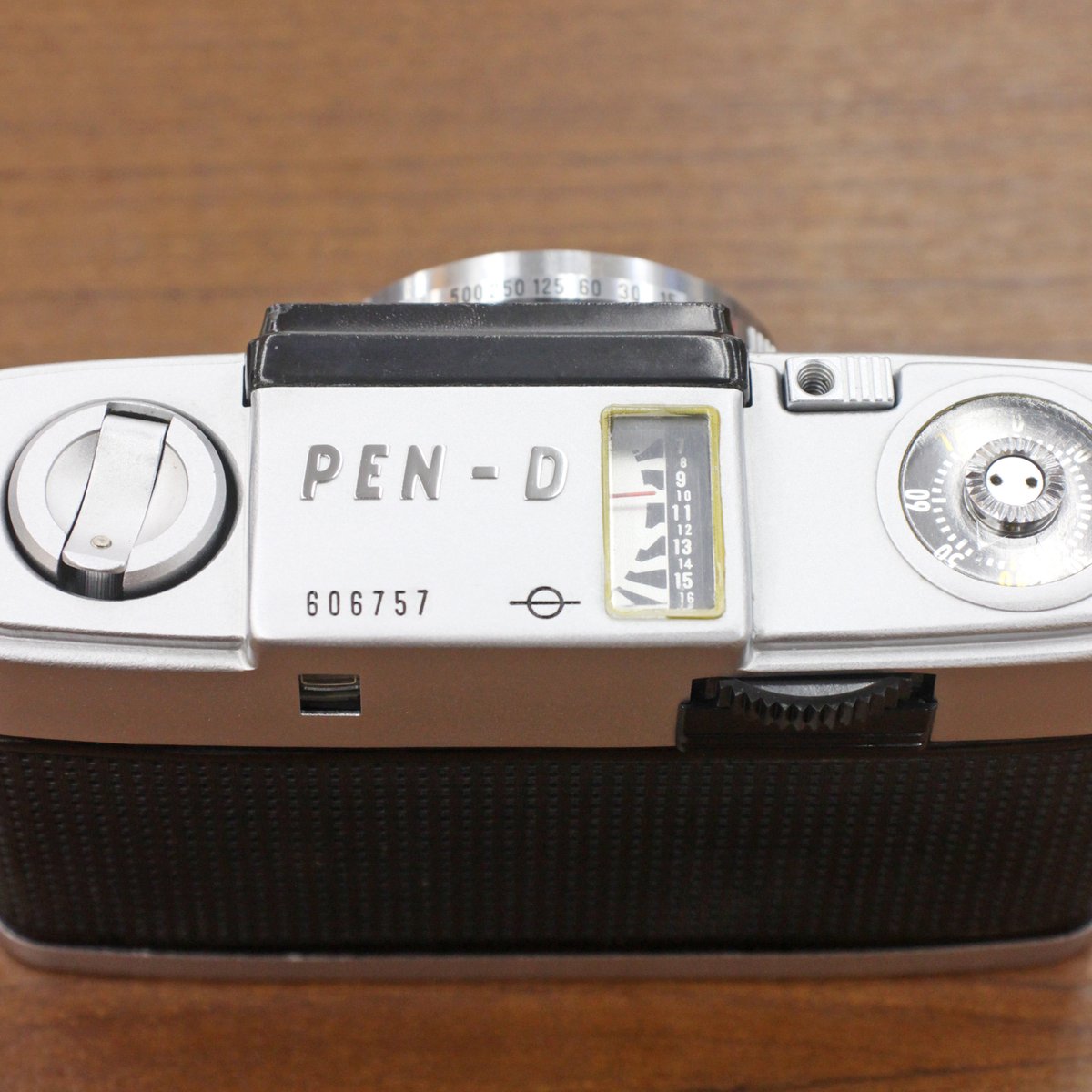 champcamera's tweet photo. 中古 #OLYMPUS #PEN_D(#分解清掃済)¥24,000
By #青葉台
3.2cmF1.9の大口径レンズと最速1/500秒のシャッターを搭載した高級PEN。2倍撮れるエコ感だけでなく、カメラそのもののデザイン性やコンパクトさ、自然と縦構図を取れる点もハーフ機の魅力です!
#ハーフカメラ
https://t.co/i7689y53yA https://t.co/EeXoKerMUr