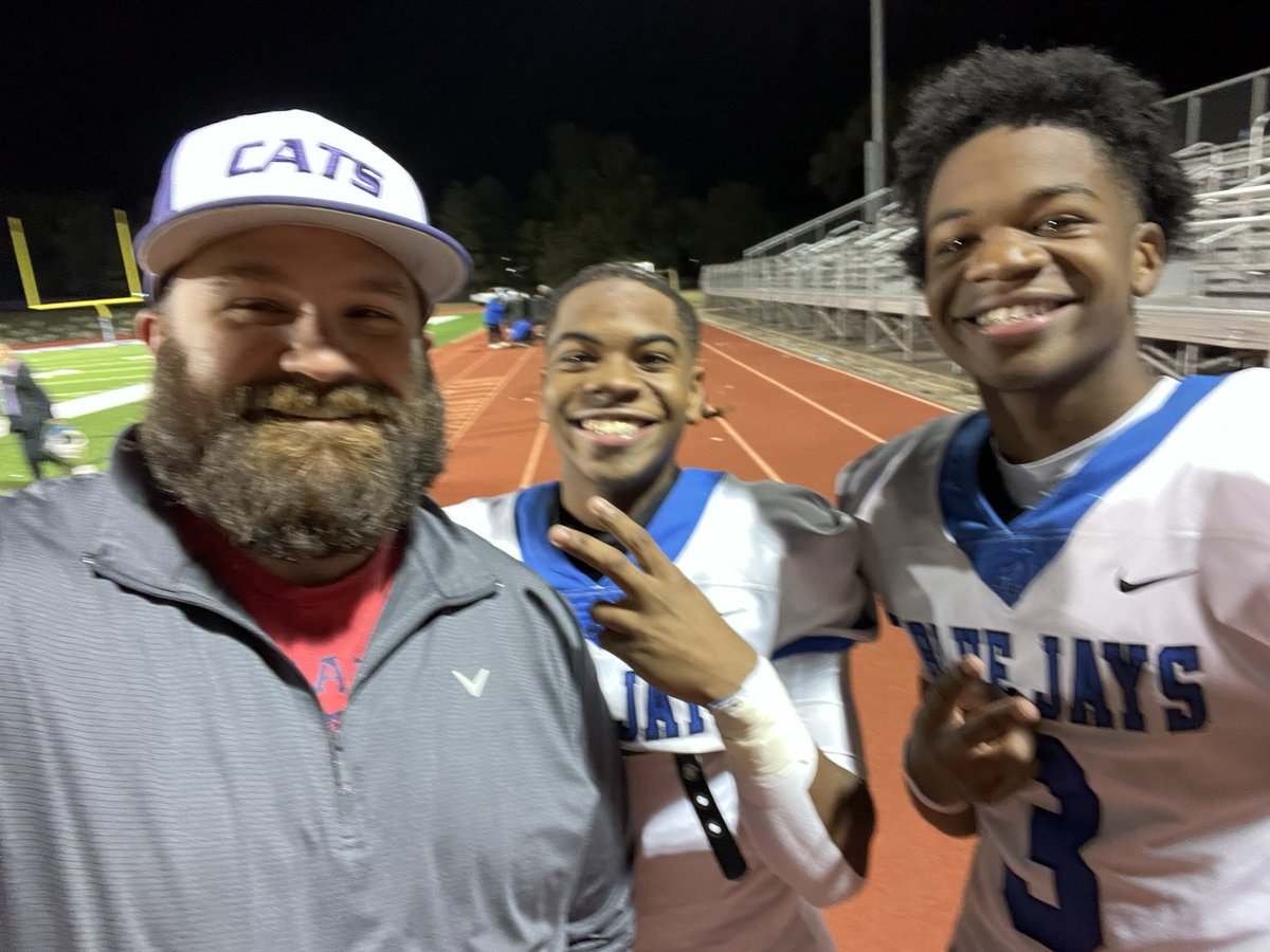KstateRunyan's tweet photo. My favorite thing about being a teacher, watching former students grow up to do amazing things. @losiahautry and @autry_lovell are two of my favorites. Always a smile. Great game today! #Usd475 https://t.co/10q1Jqn0Bu