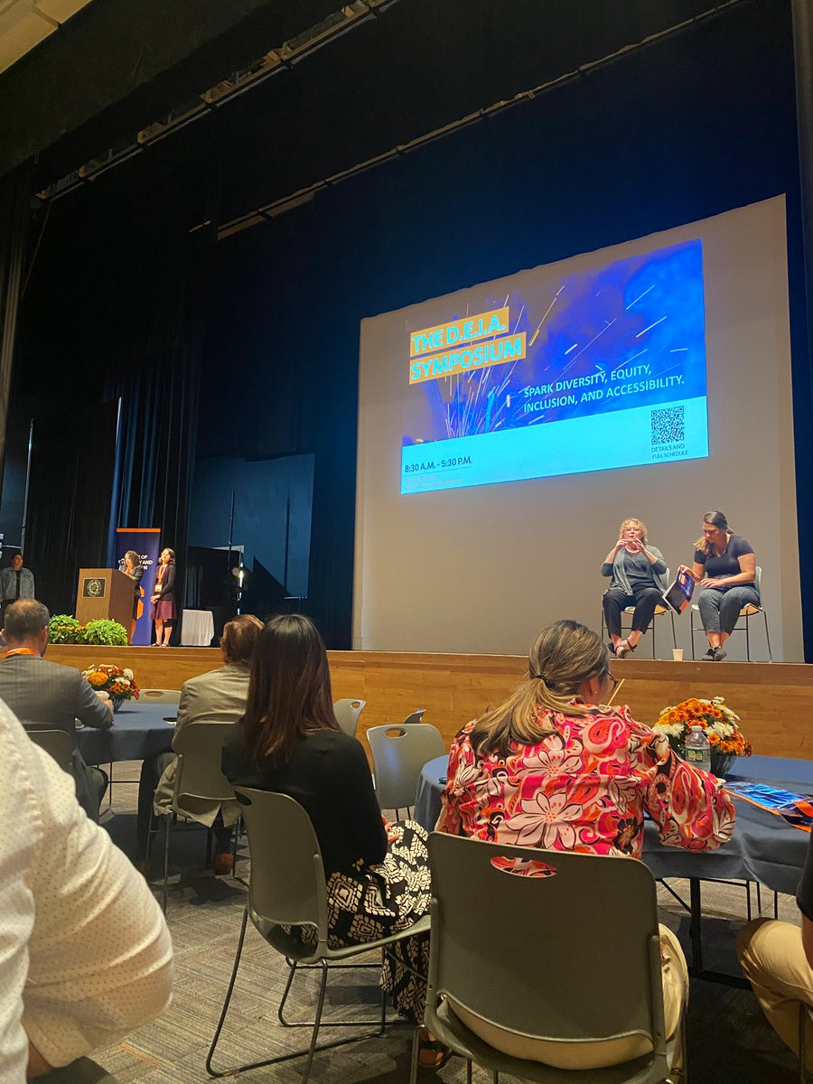 erikajschneider's tweet image. A beautiful fall week of listening and learning feat. a few folks that affirmed, exposed, and inspired. #codeshift #newsengagementday @SyracuseU