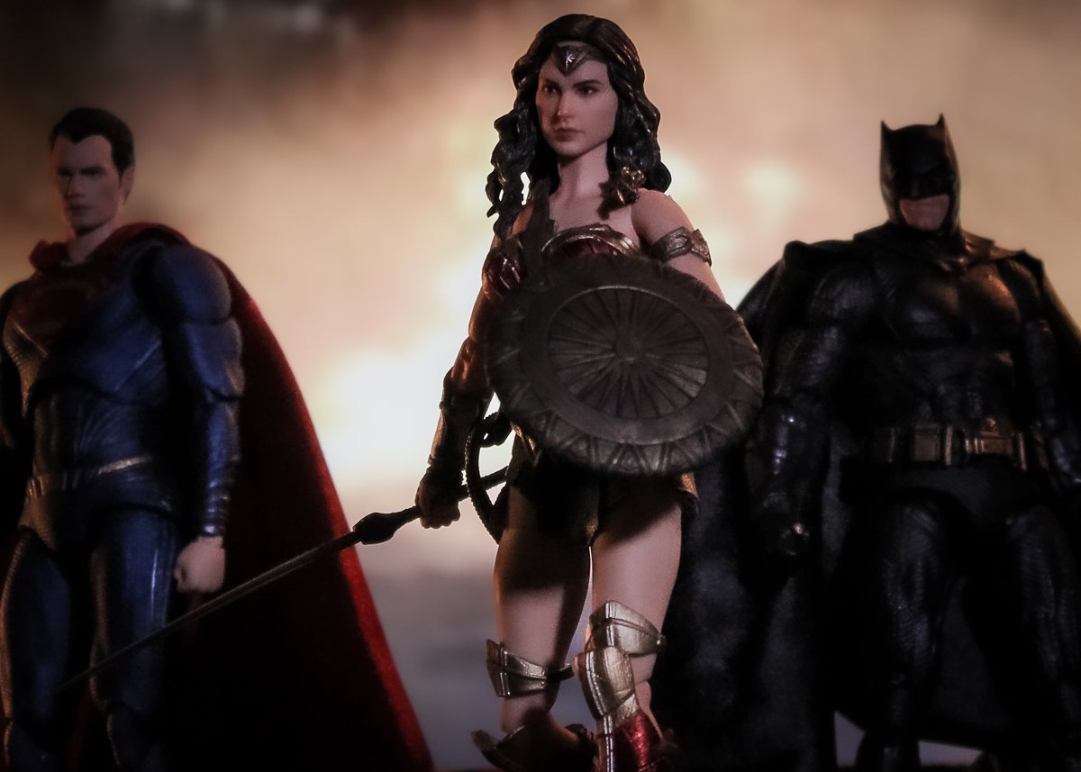 ImagosE's tweet image. #octoyber jour 7 : #thebigthree 

Parce que même si le #Dcu comme nous l’avons connu va disparaître, nous avons eu le droit à la sainte trinité de #WonderWoman #batman et #Superman au cinéma via #BatmanVSuperman puis la #justiceLeague