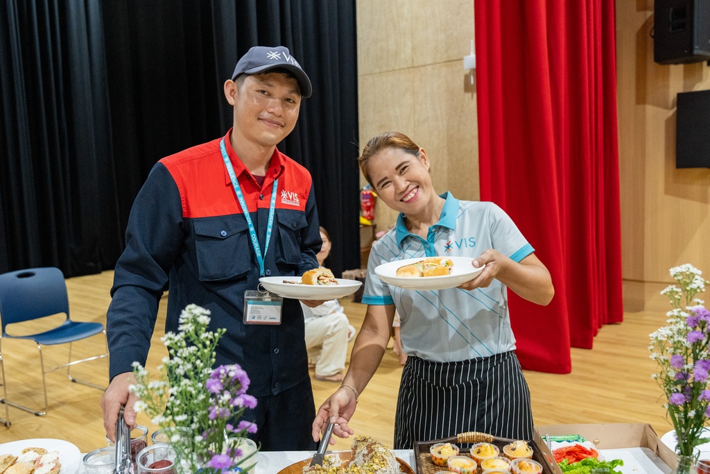 Our VIS Parents & Friends organized an unforgettable food gathering to honor and appreciate our incredible teachers and staff for #WorldTeachersDay and #LaoNationalTeachersDay! 🎉📚 Thank you, amazing parents, for organizing this special event! #CelebratingTeachers #VISLao