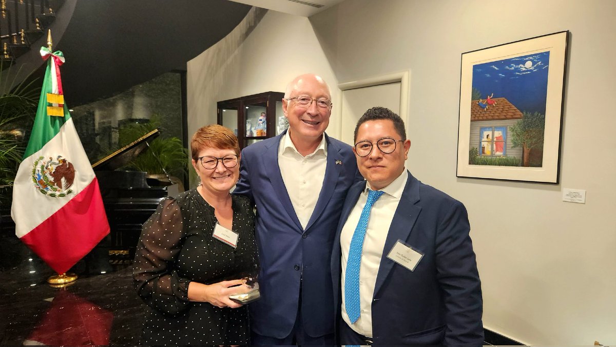 Agradecido con el valioso apoyo del Embajador <a href="/USEmbassyMEX/">Embajada de EE.UU. en México</a>, de #INL (luis s) y con mis colegas y amigos Titulares de las Unidades de Inteligencia. #CONAUIALD México y US vs LD