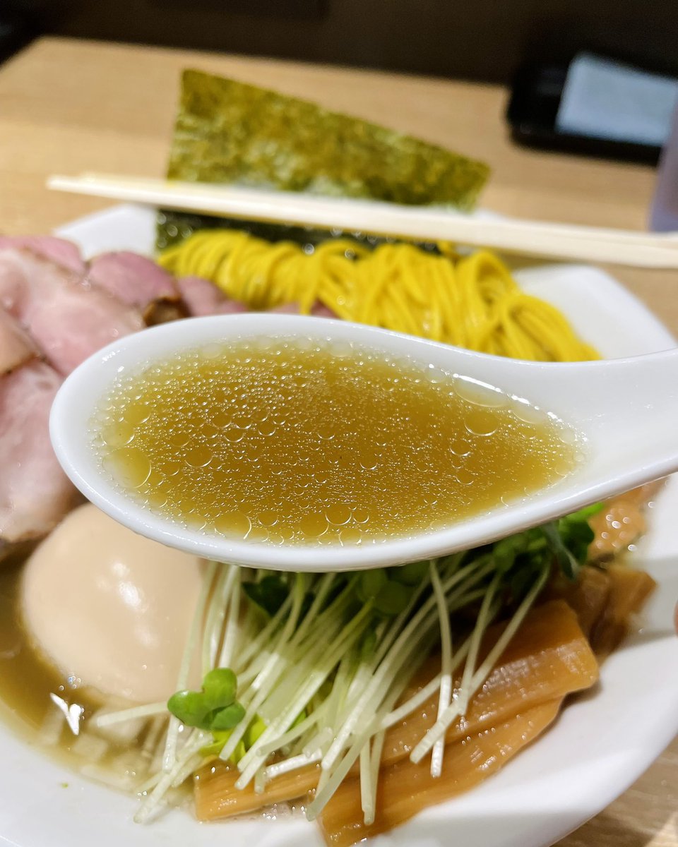 一番だしラーメンしんせん
@西調布

限定 カニと地鶏の中華そば(特製)

旨味が複雑に絡み合うスープに
パツっと歯切れ良い麺と
たっぷりのチャーシュー

美味しかったです
お腹いっぱい大満足😋
🍜(*´༥`*)