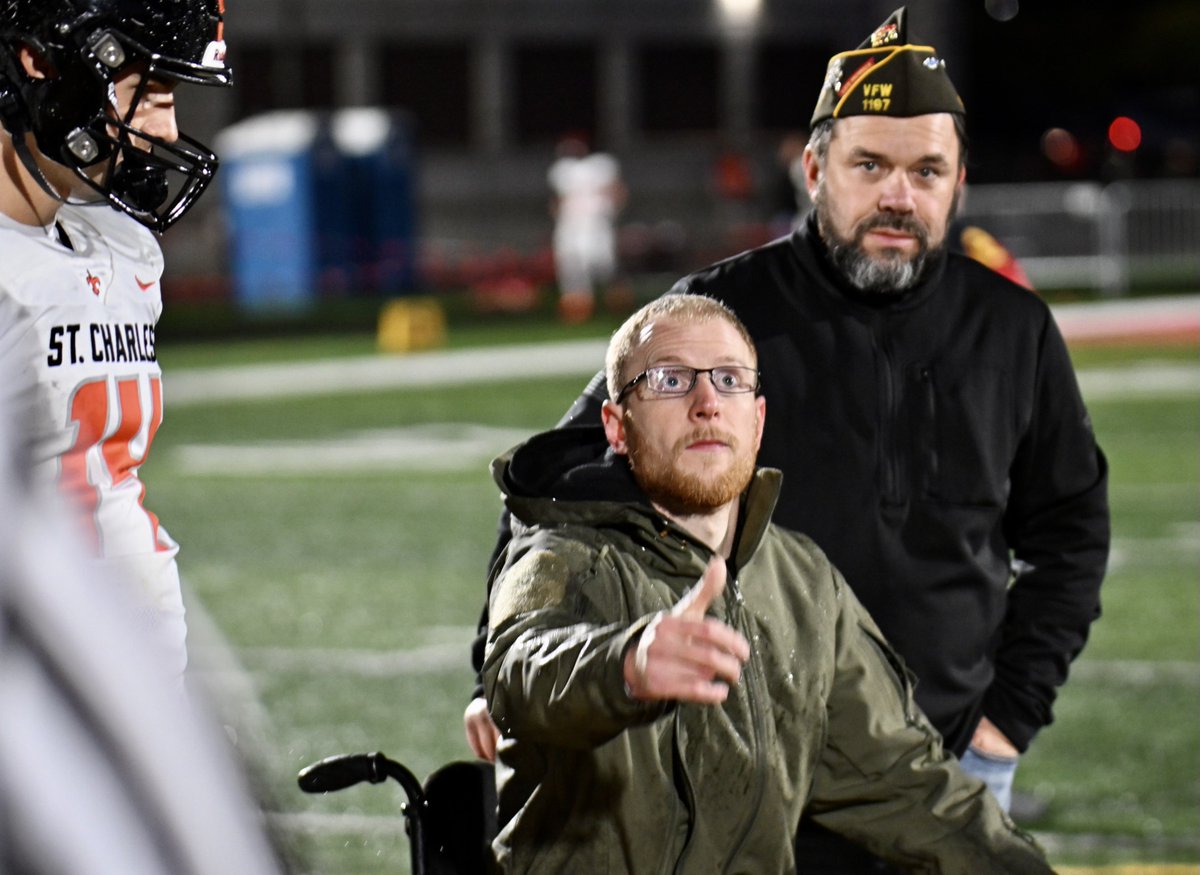 BataviaFootball's tweet image. Bulldogs show appreciation for our veterans  and local heroes  by playing great football!!! Thank you for coming to our game!!! We love and respect you all! Tails never fails brother!
