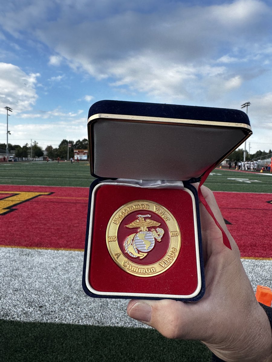 BataviaFootball's tweet image. Bulldogs show appreciation for our veterans  and local heroes  by playing great football!!! Thank you for coming to our game!!! We love and respect you all! Tails never fails brother!