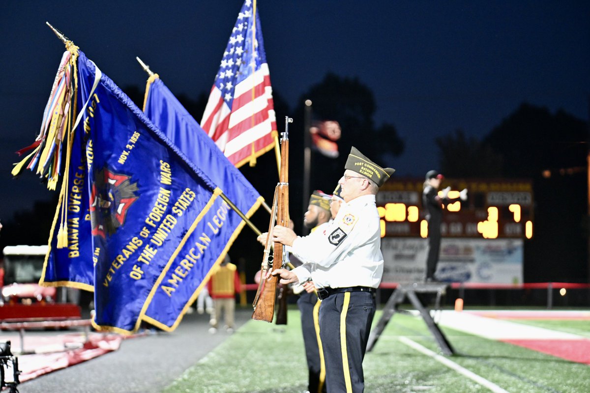 BataviaFootball's tweet image. Bulldogs show appreciation for our veterans  and local heroes  by playing great football!!! Thank you for coming to our game!!! We love and respect you all! Tails never fails brother!