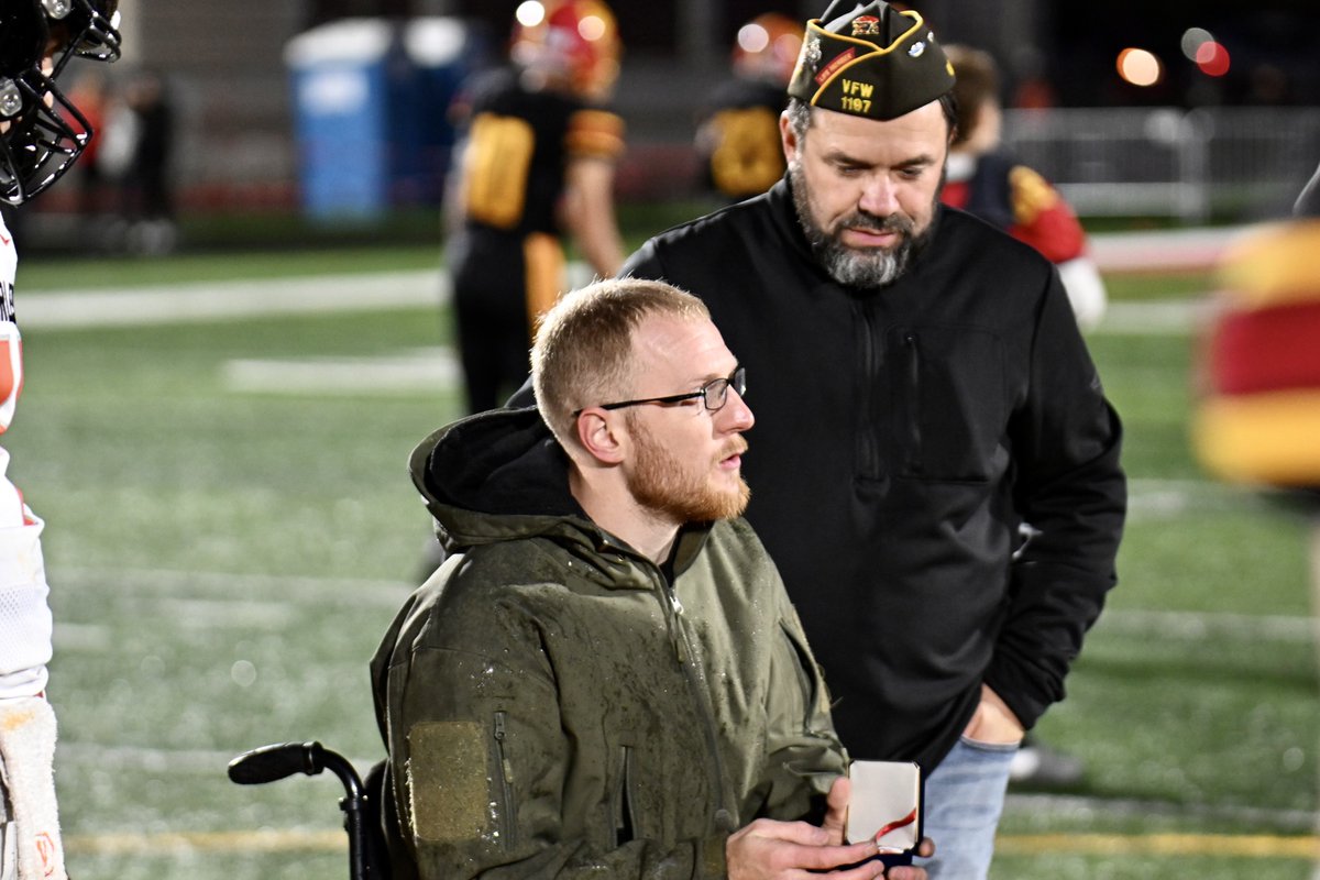BataviaFootball's tweet image. Bulldogs show appreciation for our veterans  and local heroes  by playing great football!!! Thank you for coming to our game!!! We love and respect you all! Tails never fails brother!