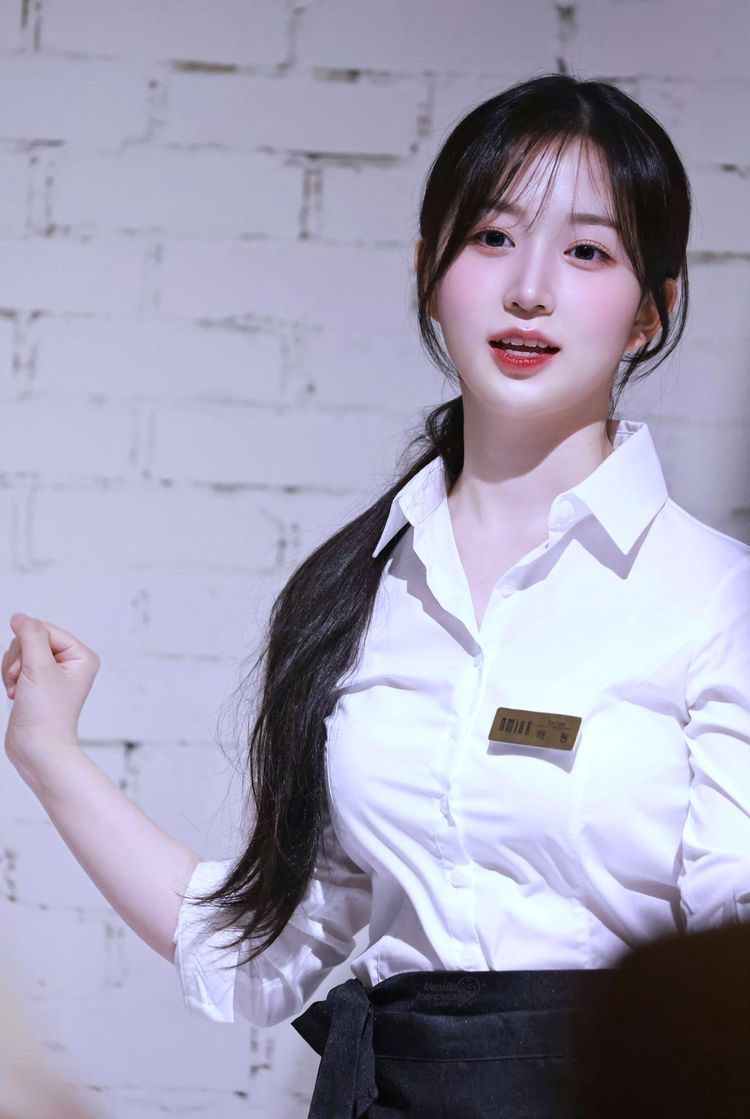 <a href="/storcge/">𝕸𝖆𝖏𝖔𝖗𝖊 office</a> ㅤ

Kailandra Regina - Jewelry Designer - masih fokus berdiskusi soal katalog! 💥

ㅤ