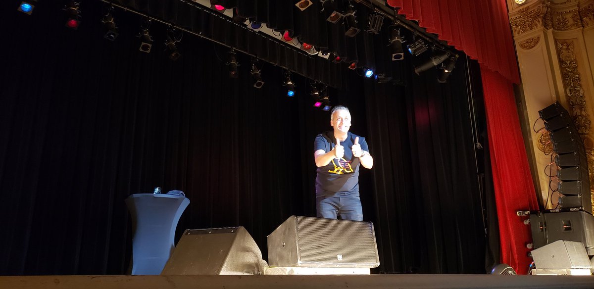 Cheerio097's tweet photo. @Joe_Gatto what an amazing show! 
You pointing towards me and saying "Abercrombie and bitch" and then apologizing after was a highlight of the night 😂 
Thanks for a great show! ❤ https://t.co/nk3H10NPIv