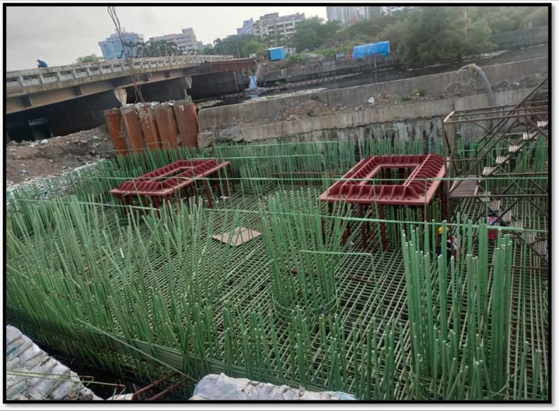 Mumbaimetro l2B I thought they dropped it but they are actually going ahead with cable stayed bridge across vakola nalla at BKC near L3's BKC stn.Pile foundation casting was done. So another one over mithi near SCLR too wil b cable stayed 📷 MMRDA