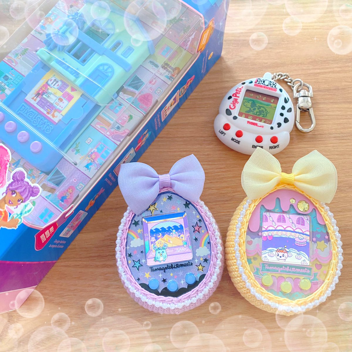 870_tamagotchi's tweet photo. ずっとずっと欲しかったやつ(⋆ʾ ˙̫̮ ʿ⋆)♡‼︎‼︎‼︎

クレジットが使えません。荷物が破損しました。…でアメリカを行ったり来たりして諦めてたけど、ついに買えたーーー♡‼︎‼︎‼︎

まずはじっくり眺める( *¯ ꒳¯*)♡

#たまごっち #たまごっちみーつ
#gigapets #pixelstars #tamagotchi https://t.co/hwp8eTtUUO