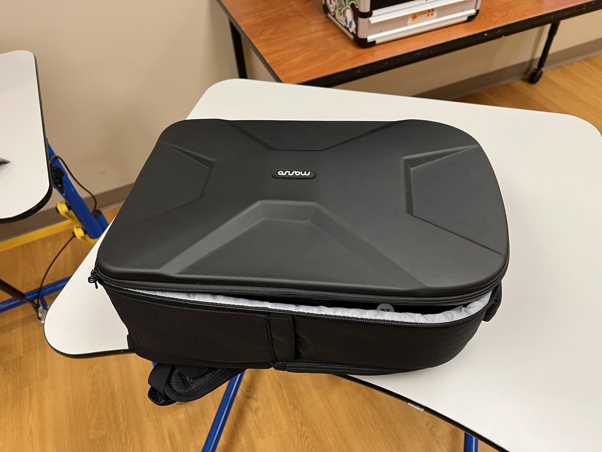 DanielleCTRS's tweet image. A simple setup! This patient enjoys traveling to their friends house to play video games, so I searched high &amp;amp; low for a backpack and lap tray combo so they could easily travel with their controller. Peep the quad friendly zipper loops #xboxadaptivecontroller #A11Y #XAC