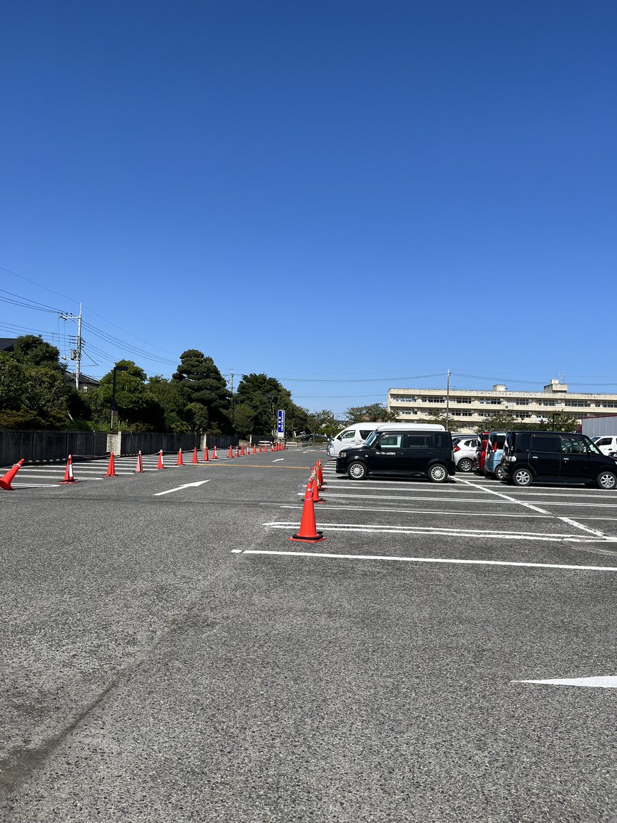 ryo230706's tweet photo. なんで今日雨降らないんだよ
花火大会とかなくなればいいのに
今日は何時に帰れるのやら

明日は朝5時30分に出勤だし
残業代きっちりつけよ https://t.co/864MgwO1sD