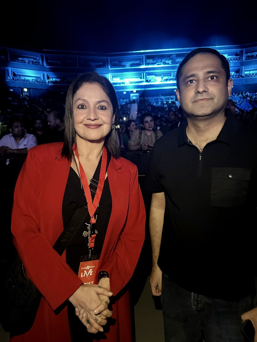 M.Zahaib Nabeel (@zahaibnabeel) on Twitter photo Hai jazba junoon
To himmat na haar
Justajoo jo karey woh
Chuay asmaan
#junoon #cocacolaarena #dubai #PoojaBhatt
<a href="/OfficialJunoon/">Junoon▫️</a> <a href="/PoojaB1972/">Pooja Bhatt</a> <a href="/cocacolaarena/">Coca-Cola Arena</a> <a href="/RealAliAzmat/">ali azmat</a> <a href="/PakistanisinDxb/">Pakistanis in Dubai</a> Hai jazba junoon
To himmat na haar
Justajoo jo karey woh
Chuay asmaan
#junoon #cocacolaarena #dubai #PoojaBhatt
<a href="/OfficialJunoon/">Junoon▫️</a> <a href="/PoojaB1972/">Pooja Bhatt</a> <a href="/cocacolaarena/">Coca-Cola Arena</a> <a href="/RealAliAzmat/">ali azmat</a> <a href="/PakistanisinDxb/">Pakistanis in Dubai</a>