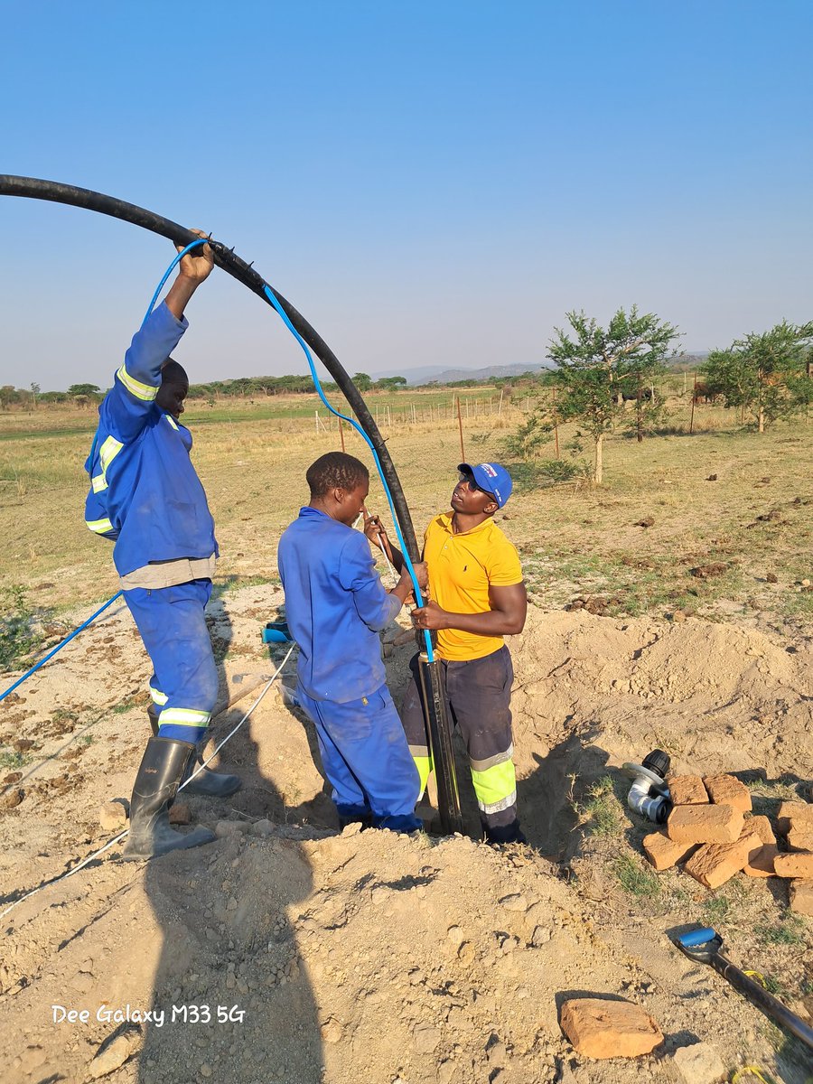 EngChidhobha's tweet photo. Yea, I try. Solar powered sprinkler (drag hose) irrigation system, soon to be extended with drip irrigation system. https://t.co/yzVloigLZY for your irrigation and water engineering projects. 
#HweDziva_Investmets. https://t.co/y37FwVeprD