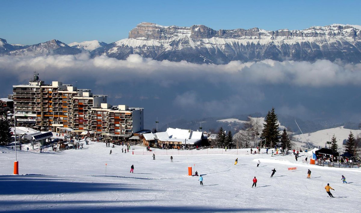 Découvrez les dates d'ouverture des stations de #ski en France pour l'#hiver 2023-2024. Des dates prévisionnelles susceptibles de changer en fonction des conditions d'enneigement. 

Les dernières infos ici ➡️  urlz.fr/nFeu