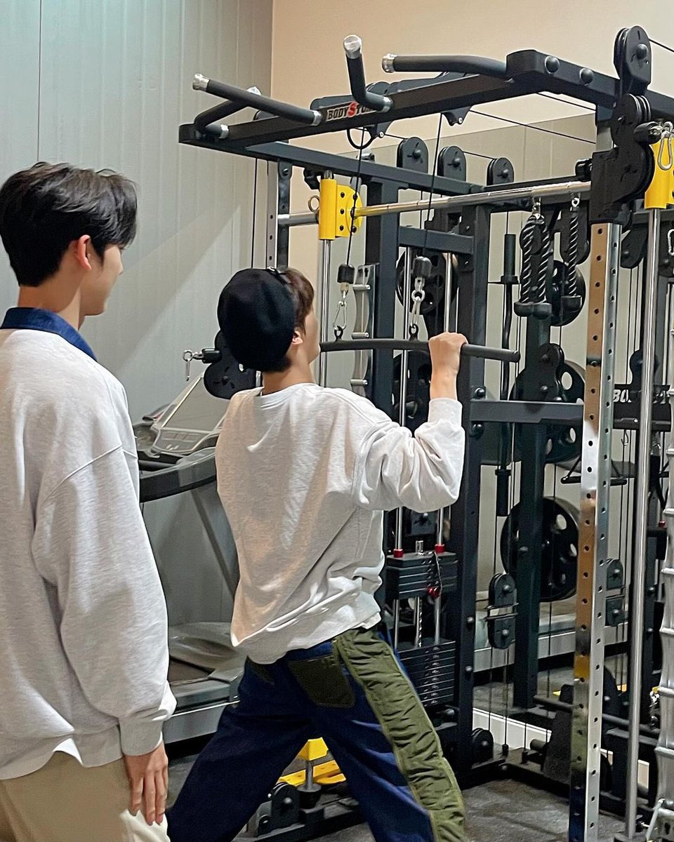 chooniw's tweet photo. คงดักจึพากันเข้ายิมจะได้โตไวไว 💪🏻 !! https://t.co/CWd0uUw7j3