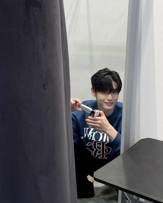 jiwoongiez's tweet photo. jiwoong for romantic crown! https://t.co/nmryXwAE4L