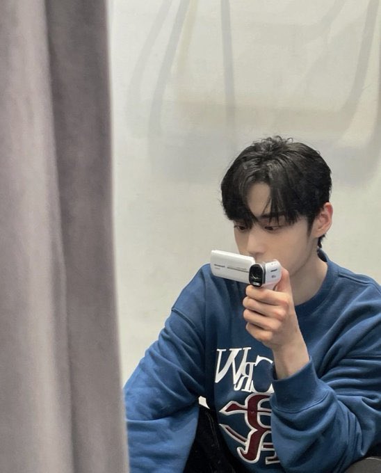 jiwoongiez's tweet photo. jiwoong for romantic crown! https://t.co/nmryXwAE4L