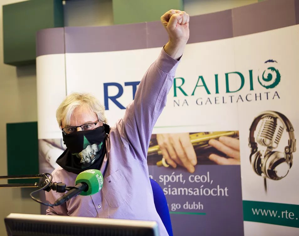 Siuners's tweet photo. Tá #beoaréigean ar @RTERadio1 ar ais ag 8pm ag caint faoin lorg a d’fhág Rónán orainn 🫶🏽

@AineEibhlin 
@SNiUallachain https://t.co/Y5hO45BMQU