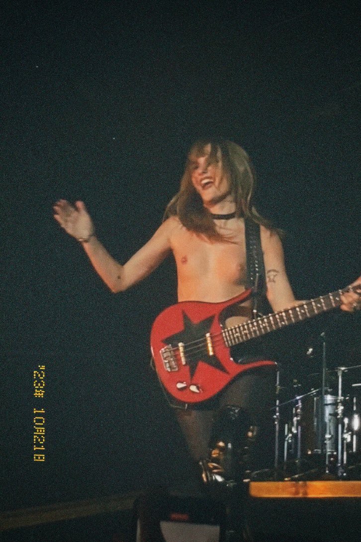 victoria de angelis (@archiveangelis) on Twitter photo 