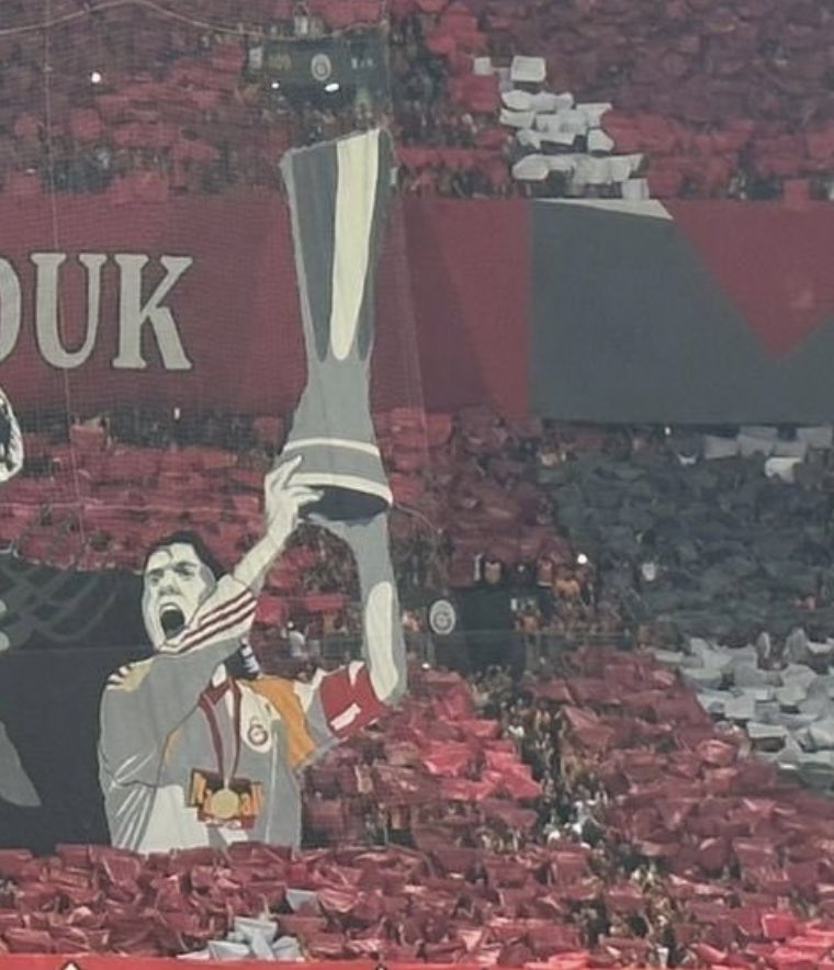 FOTOĞRAFIN DİĞER YARISI NEREDE <a href="/GalatasaraySK/">Galatasaray SK</a> ❓️