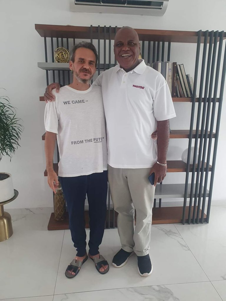 BertrandZibi_'s tweet photo. Ce samedi 21 Octobre 2023, je suis heureux de retrouver mon petit frère Brice Laccruche Alihanga fraîchement sorti de prison . https://t.co/NTT2z9HAk1