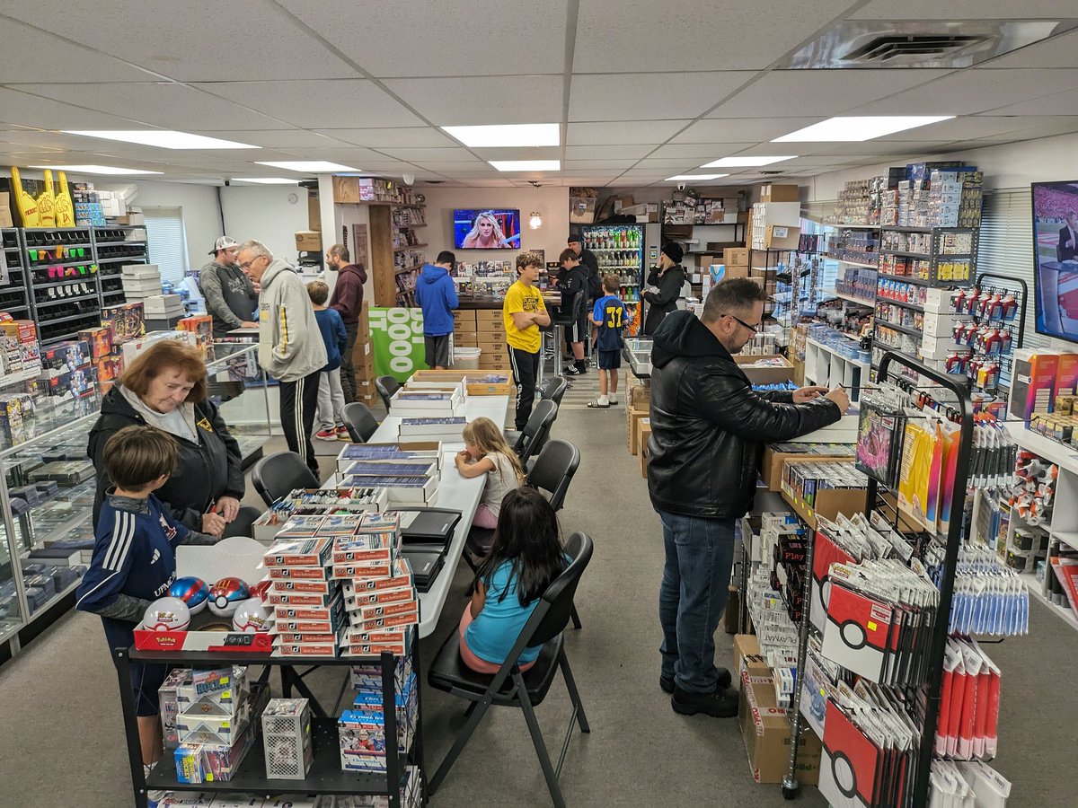 SportsCardJunct's tweet photo. You guessed it. Our favorite time of the week #ShopSaturdays https://t.co/nSRHNzQfFT