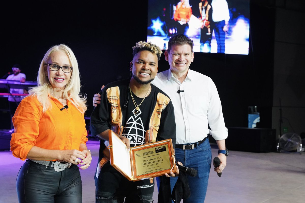 Soynormaruiz's tweet photo. 🧡🦁Satisfacción y gratitud a Dios, en nuestra cumbre de liderazgo explosión 2023 ,celebrando junto a @RealRedimi2 referente de la música Góspel y 5000 pastores y líderes cristianos que a lo largo de este proceso,nos han acompañado.
Gracias!
#asamblea #71elValleconNorma https://t.co/CH3xaEzqG3