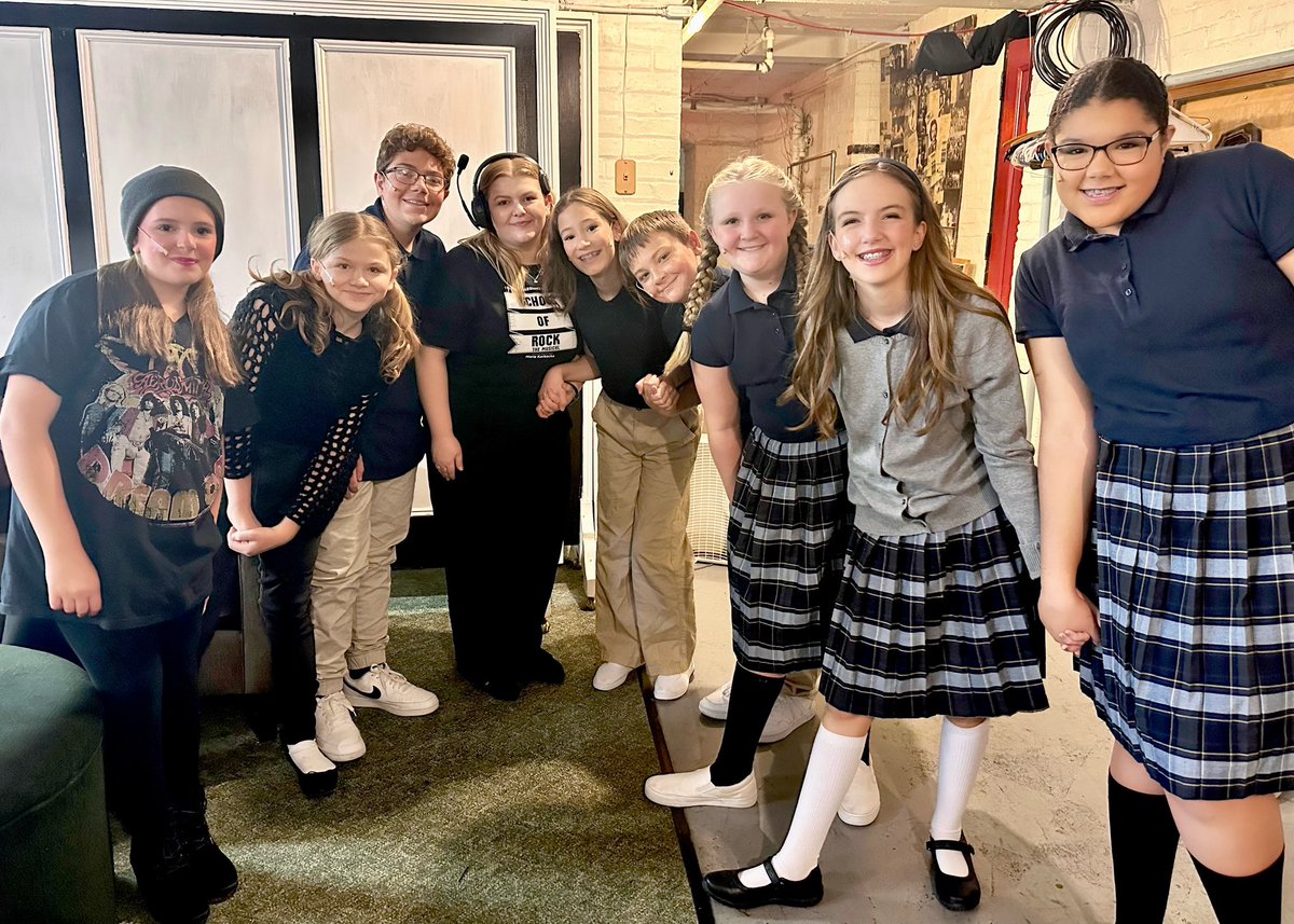 MrsAMarsh1's tweet photo. Our full lobo crew in School of Rock! Our amazing Ms. Karbacka directing.
Proud of you all! https://t.co/n6hdtWunOS