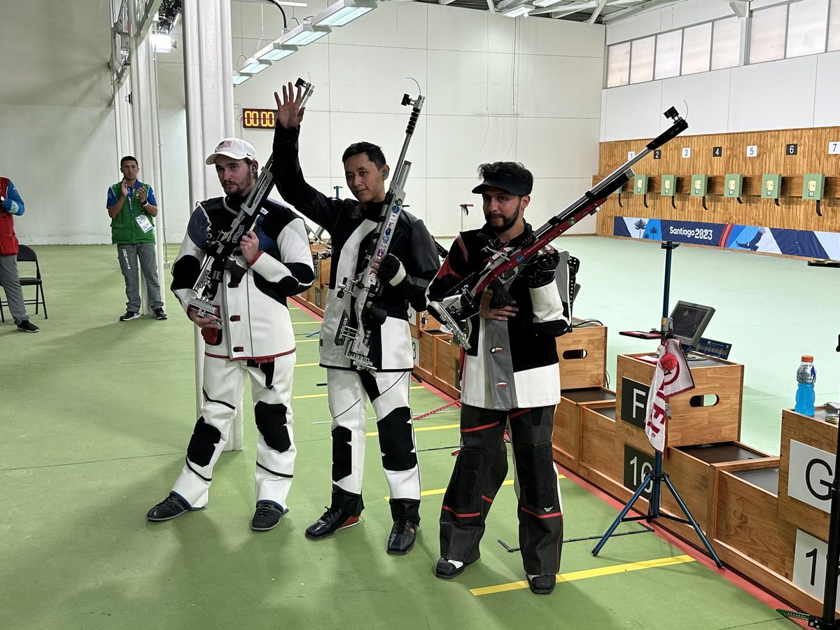 Leonlec's tweet photo. #Panamericanos2023

MÉXICO 🇲🇽 SE LLEVA EL ORO… Edson Ismael Ramírez, plata hace 4 años en Lima 2019, se cuelga la presea DORADA en Santiago2023 y la PLAZA OLÍMPICA para París 2024🥇

Venció en el último tiro por 0.1 puntos al estadounidense Rylan Kissel en una dramática Final. https://t.co/fm4Q69ou2V