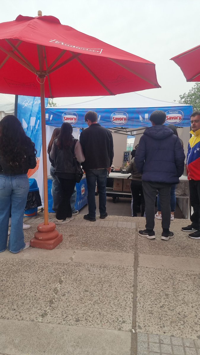 mariajoset2486's tweet photo. 1 puesto de comida para todo Chimkowe!!! Es una brooooma??? Me he perdido la mitad de la competencia !!!! Hagan aaalgo...#Chile #PanamericanosSantiago2023 #comiteolimpico #fechipe https://t.co/XBmrUlSZcm