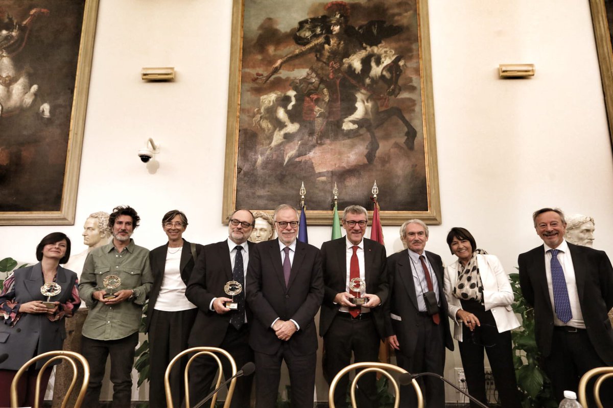 cgilnazionale's tweet photo. Il segretario generale della #Cgil, #MaurizioLandini, in occasione della 39^ edizione del Premio archivio e disarmo 'Colombe d'oro per la pace' riceve la Colomba d'oro internazionale https://t.co/7ZgkWtj5m3