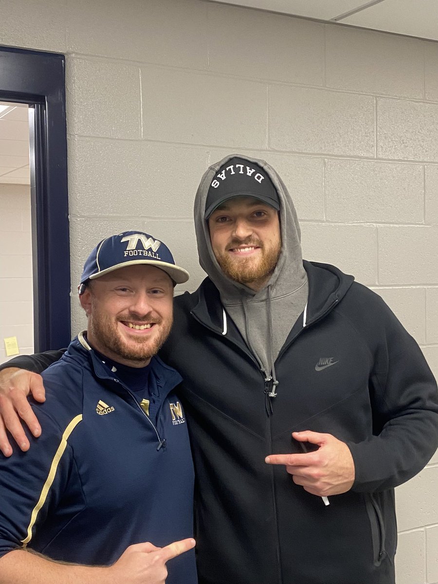 Great to see this guy last night! Former Bruin, @IUHoosiers , and current @dallascowboys TE Peyton Hendershot, in the house for a round 1 win! Proud to see him taking time to support the team and taking pics/signing autographs for almost every kid in town! #NextLevelBruins