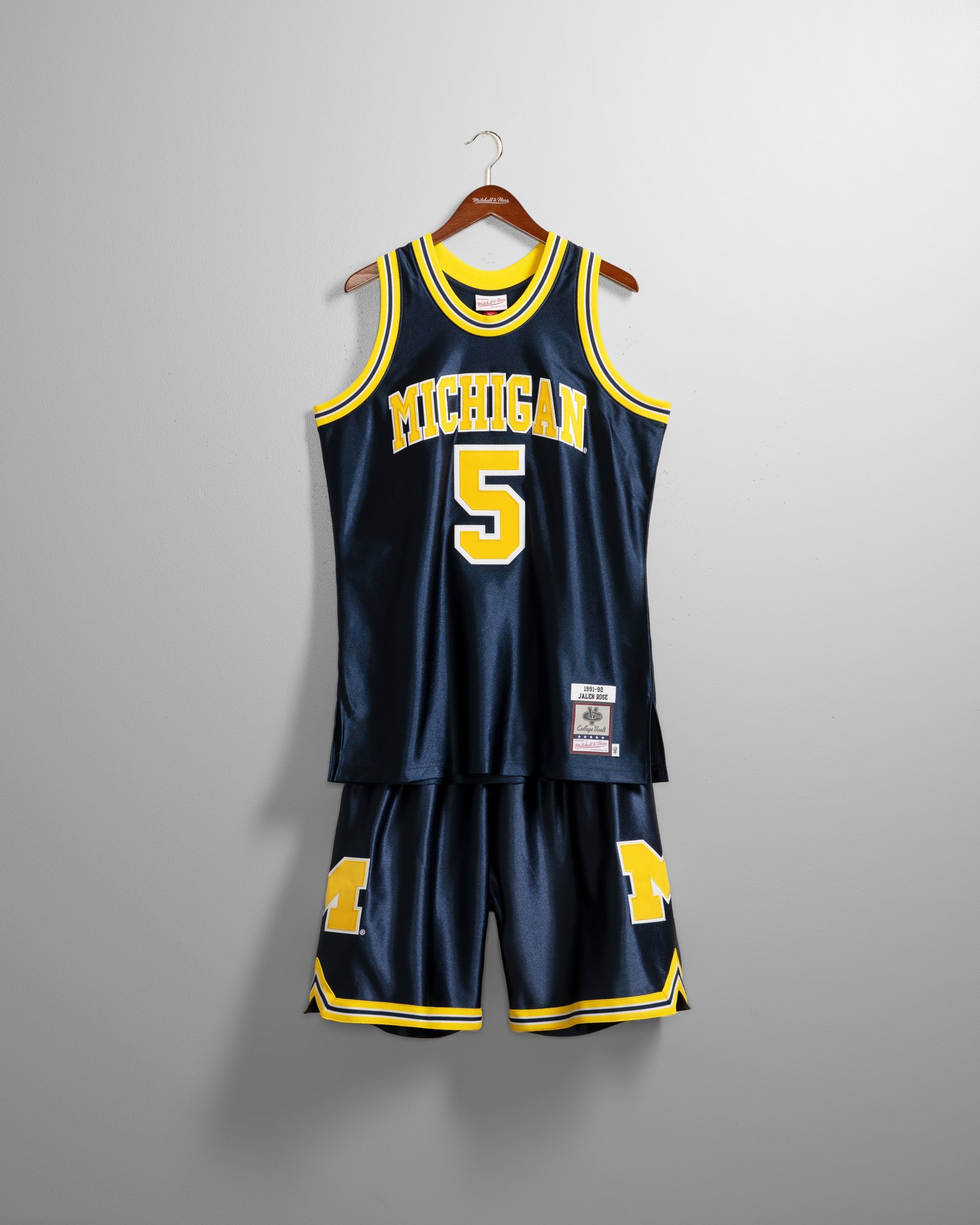 SNKR_TWITR on X: Restocked at $59.95: Mitchell and Ness Big Face