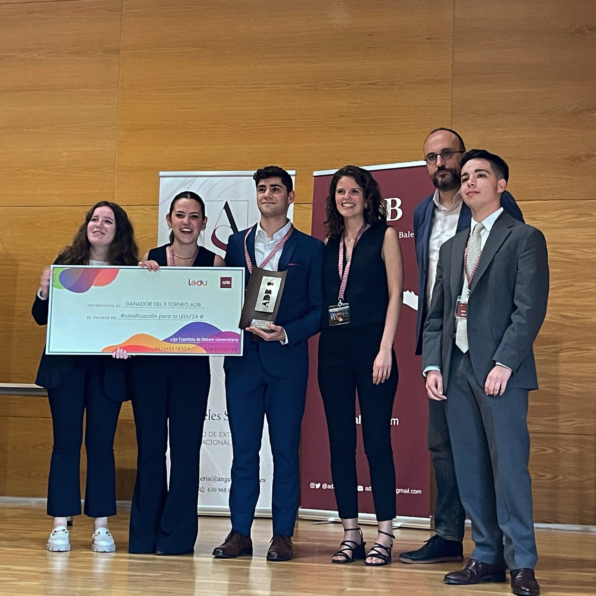 🍾¡Enhorabuena! <a href="/_ADUSAL/">ADUSAL</a> gana el torneo nacional de <a href="/adbalear/">ADB</a> ante @rhetoricaclub y obtiene la primera plaza del circuito para la próxima edición de #Ledu.

#debate #oratoria