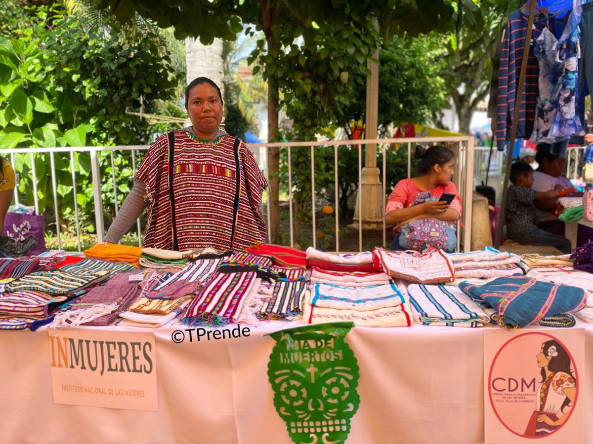Tprende's tweet photo. Hoy sábado y mañana domingo se lleva a cabo el 4to. Tianguis de la Sororidad y el Mercadito Rodante Violeta en #Putla, participan más de 73 mujeres artesanas, productoras y emprendedoras. https://t.co/F7wFQwWHna