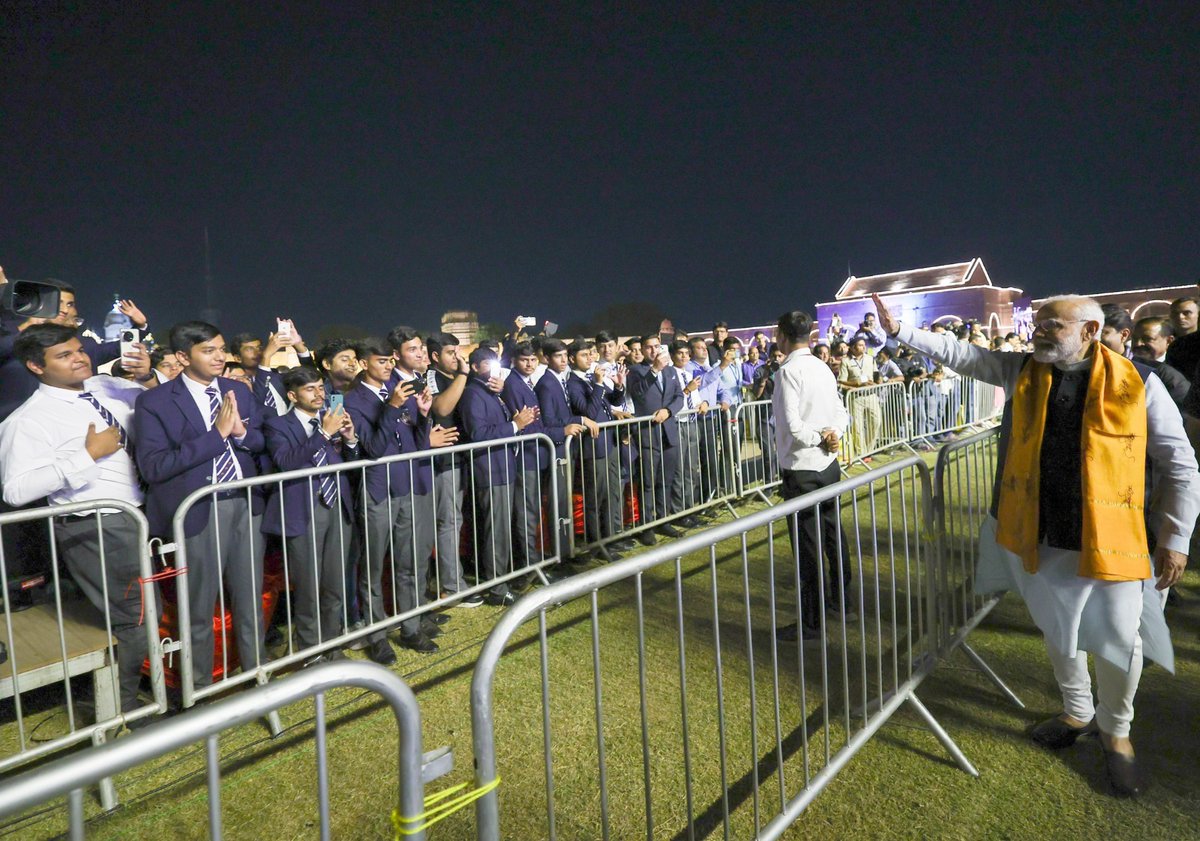 ScindiaSchool's tweet photo. The Scindia School's campus was filled with an overwhelming sense of joy and pride as the Honourable Prime Minister Shri Narendra Modi graced us with his presence. The enthusiasm and excitement in the crowd were truly heartwarming. #125YearsofScindiaSchool
#TheScindiaSchool https://t.co/XayFGNj0t1