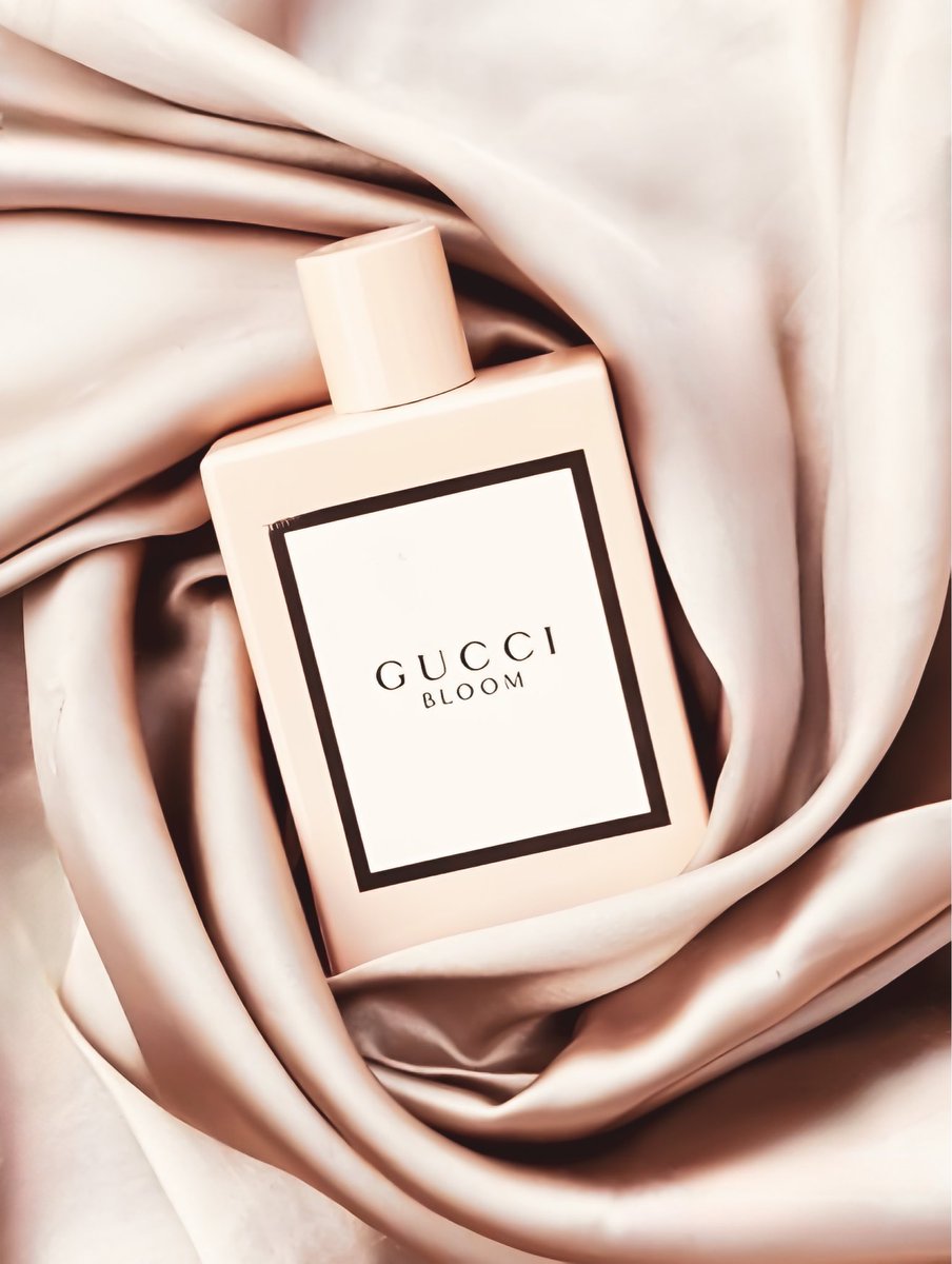 قوتشي بلوم 

عطر جميل ونظيف ويعطي ايحاء صابوني خفيف،
زهري هادئ .
°
°
ازهار مع مسك الروم يعززها الياسمين 
العطر خطي تشم نفس الرائحة من البداية حتى النهاية.

مناسب للمناسبات وكاجوال
مناسب لكل الفصول 
ثباته من 5 / 6 ساعات تقريباً

اللي ما يحب الأزهار البيضاء ما راح يناسبهم
العطر ليس
